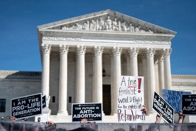 미국 워싱턴 연방대법원 청사 앞에서 낙태 금지 찬반 시위가 벌어지고 있다. 세계일보 자료사진