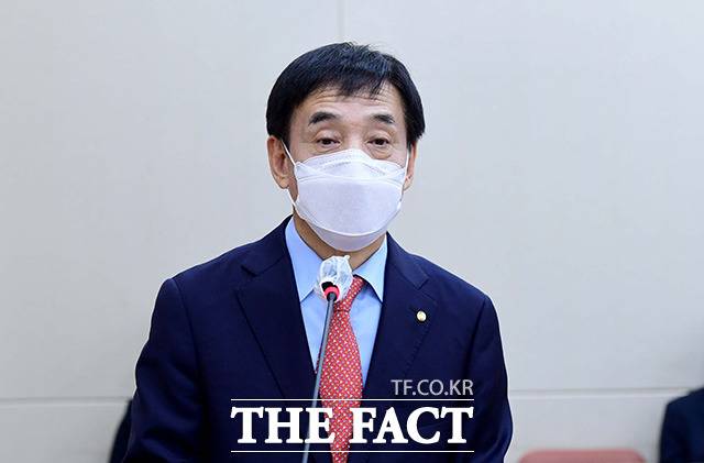 이주열 한국은행 총재가 "금리를 인상하는 것은 물가, 경기상황, 거시경제를 고려해서 하는 조치"라고 밝혔다. /이선화 기자