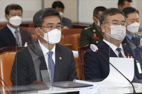 서욱 국방부 장관이 21일 오전 서울 여의도 국회에서 열린 국회 국방위원회의 국방부·병무청 등에 대한 2021년도 종합국정감사에 자리하고 있다. 사진=뉴스1