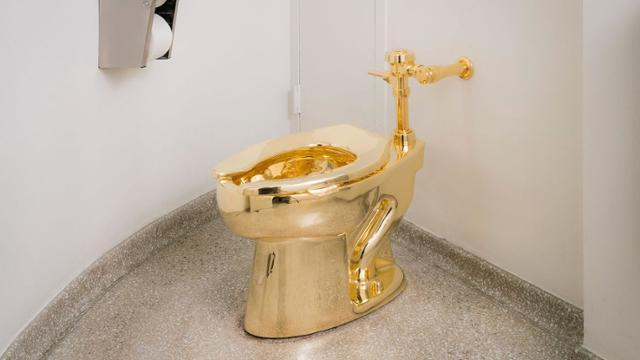 마우리치오 카텔란의 황금 변기 설치작 '미국'. 구겐하임미술관 홈페이지 캡처