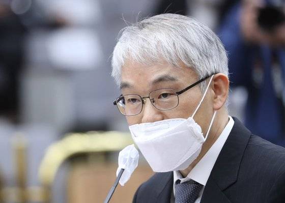 천대엽 대법관 후보자가 지난 4월 28일 오전 서울 여의도 국회에서 열린 인사청문회에 출석해 의원 질의에 답하고 있다. 오종택 기자