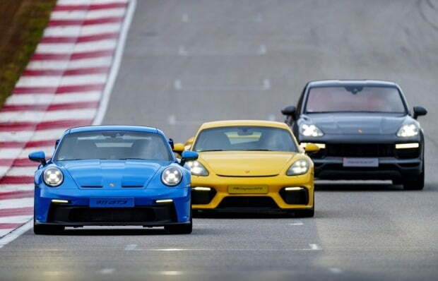 포르쉐 911 GT3, 카이맨 GT4, 카이엔 터보 GT가 트랙을 달리고 있다. 사진=포르쉐코리아