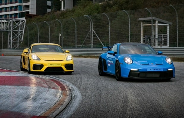 911 GT3와 카이맨 GT4가 서킷을 달리고 있다. 사진=포르쉐 코리아
