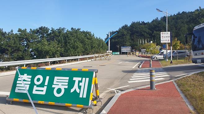 발사대로 향하는 경로를 통제한 전남 고흥 나로우주센터./사진=공동취재단