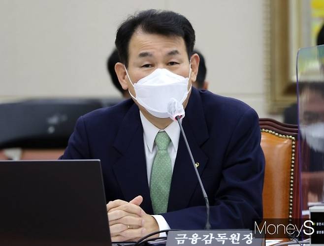 정은보 금감원장이 21일 서울 여의도 국회에서 열린 국회 정무위원회, 금융위원회ㆍ금융감독원 등 2021년도 종합감사에 출석, 질의에 답변하고 있다./사진=임한별 기자