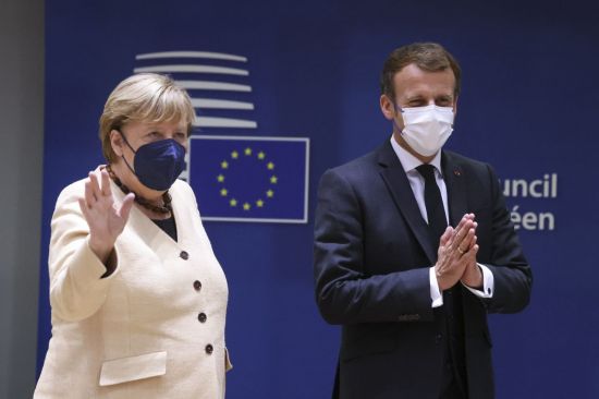 앙겔라 메르켈 독일 총리(왼쪽)와 에마뉘엘 마크롱 프랑스 대통령 [이미지출처=AP연합뉴스]