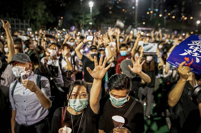 중국 정부의 1989년 텐안먼 학살 32주년을 맞아, 지난 5월27일 홍콩 빅토리아파크에서 열린 홍콩 시민들의 촛불 시위./Hong Kong Free Press