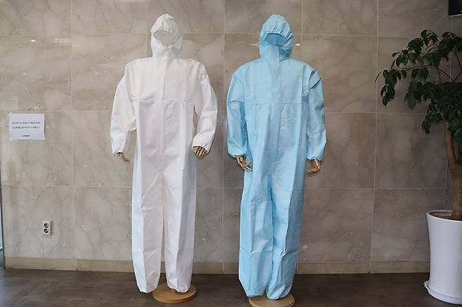 방사형 부직포는 과거에 스펀본드 부직포, 멜트블로운 부직포 등이 단독으로 최종제품 생산에
사용됐으나, 최근 흡수성 위생용, 의료용 및 필터용 복합 부직포 수요가 뚜렷해졌다. 톱텍은 이런 트렌드에 맞춰 산업통상자원부가 주관하는 276억원 규모의 국책과제에 지원, 최근 선정됐다. <톱텍 제공>