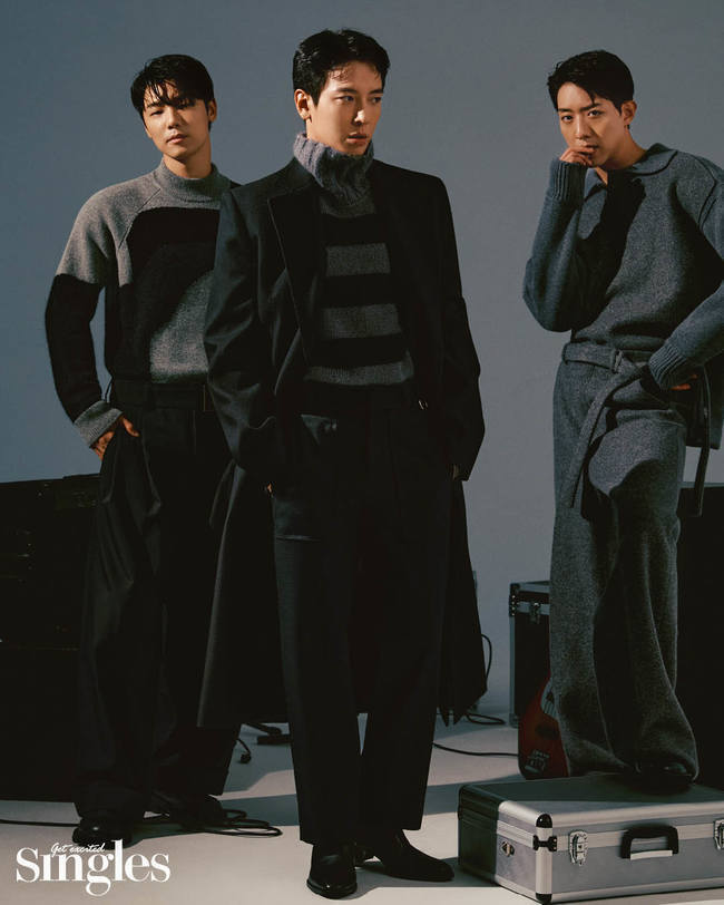 Band CNBLUE showed off its ripe charm in the fall.CNBLUE released a city-wide and temperate visual through the November issue of Fashion Magazine Singles.In this picture, which was held on the theme of autumn, CNBLUE showed the visuals of a three-color, urban and chic autumn man.In an interview with the photo shoot, CNBLUE showed passion for music and showed the artists aspect.I was also confident about my ninth mini album WANTED, which was released on October 20.Jung Yong-hwa said, We wanted to preserve our musical characteristics as much as possible and convey them to the public.Lee Jung-Shin added, In the case of the self-written song, Yonghwa tried to change it acoustically to the color of the team, but it was more satisfactory.CNBLUE also showed unity in the interview while shining the picture with visuals that harmonized with the balance between the members.In everyday life, CNBLUE showed strong solidarity through its common hobby, Golf.Kang Min-hyuk expressed his unusual affection for the group, saying, It seems to make three people more united in terms of music, golf, and work to improve perfection.