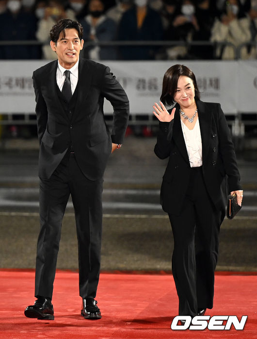 The Red Carpet event was held at the Gyeonggang Line Art Center in Gyeonggang Line on the afternoon of the 22nd at the opening ceremony of the 3rd Gyeonggang Line International Film Festival.Actors Oh Ji-ho and Lee Eun are stepping on the Red Carpet at the opening ceremony. 2021.10.22