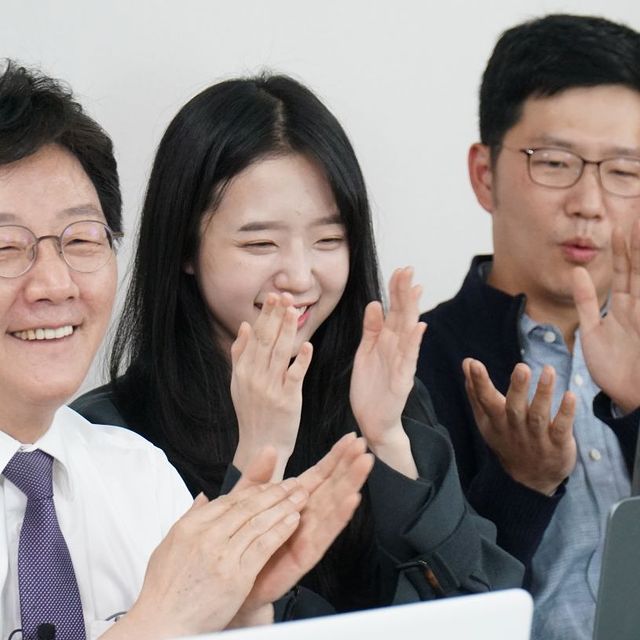 유승민 전 의원 라이브 방송에 출연한 딸 유담씨(가운데) ⓒ유승민 전 의원 SNS 캡쳐