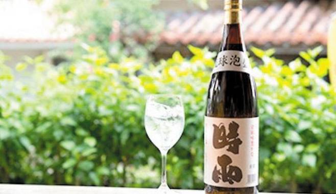 아와모리는 일본 오키나와에서 만드는 증류주로, 태국산 안남미를 이용해 빚는다. /시키나 주조