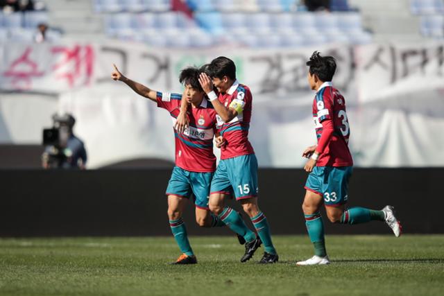대전하나시티즌의 마사가 23일 대전 한밭종합운동장에서 열린 하나원큐 K리그2 2021 FC안양과의 경기에서 득점에 성공한 뒤 세리머니를 하고 있다. 프로축구연맹 제공