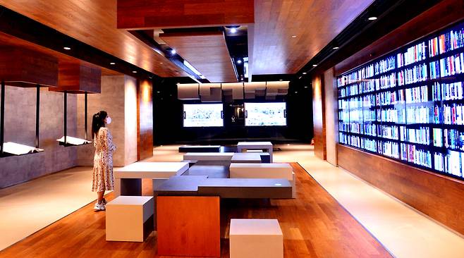 Silgam Seojae, a digital library, at the National Library of Korea. (Park Hyun-koo/The Korea Herald)