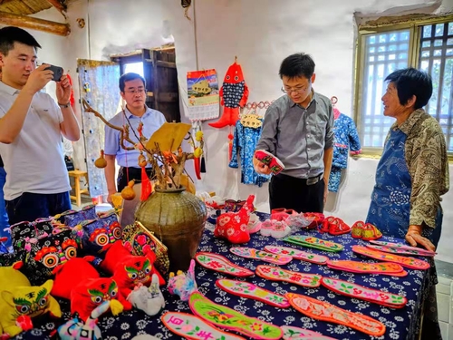 인기 명소인 Lizhuang에 위치한 무형문화재 훈련센터. 이곳에서는 마을 사람들이 만든 수공예품을 전시하고, 장인 기술을 선보일 수 있는 플랫폼을 제공한다.