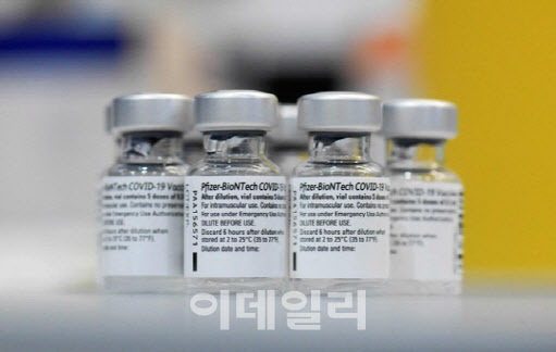 화이자 코로나 백신(사진=AFP)