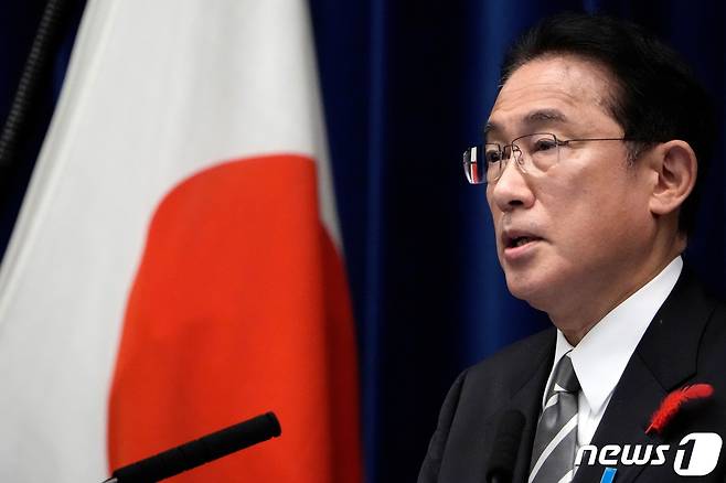 기시다 후미오 일본 총리가 총리 관저에서 기자회견을 하고 있다. © 로이터=뉴스1