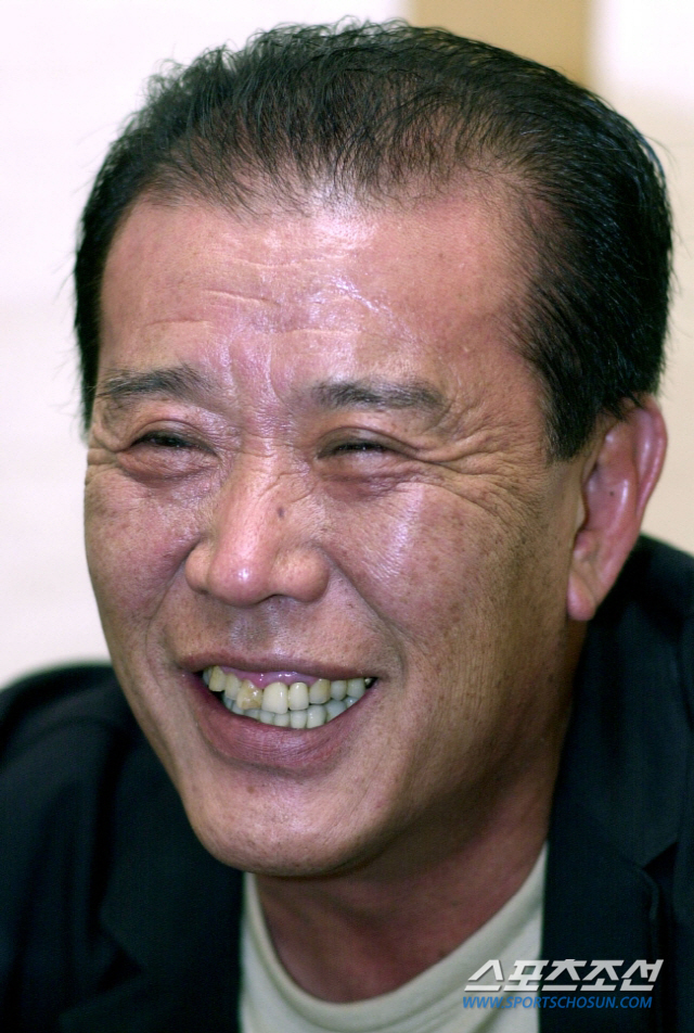 The former head of the film industrys bigot Itaewon Taeheung Film Company, who produced the films Sopyonje, JeA Je Baraje and The Son of General, died.The late former CEO Itaewon died at Sinchon Severance Hospital in Seodaemun-gu, Seoul, on the afternoon of the 24 Days.The deceased suffered a fall in May last year and was hospitalized for about a year and seven months in the intensive care unit without consciousness.The mortuary is set up in the third room of the same hospital, and the bereaved family members include his wife Lee Han-sook, his children, Hyo Seung, Ji Seung and Sun Hee.The late Itaewon leader was born in 1938 into a well-to-do family in Pyongyang, but grew up in difficulties, falling apart from his family during the Korean War.After graduating from junior high school, he came to Busan and was once known to have been involved in the organization.The deceased was brought into film production by a trader who happened to meet him in 1959, and his first film, Yoo Jung Chon-ri, was born, but failed to win the box office.In 1983, he acquired a building in Uijeongbu, operated a theater in the building, re-established a kite with the film industry, and was responsible for the distribution of movies in Gyeonggi and Gangwon areas.In 1984, he acquired Taechang Film Company, which was just before bankruptcy, and established Taeheung Film Company.The deceased, who returned to the film producer in 20 years, met with director Im Kwon-taek as a bigger, but the release was canceled due to Buddhist opposition.However, after establishing a relationship with Im Kwon-taek and director Jeong Il-sung, he was a companion to produce almost all the films of Im Kwon-taek.In addition, the deceased was known for his name as between the knee and the knee, Pong, Happy Young Day, and since 1989, he has produced JeA Baraze, Generals Son, Were received.Among them, Kang Soo-yeons Aze Aze Baraze is a work that depicts the life of a woman, and at the 16th Moscow Film Festival, Kang Soo-yeon was honored with winning the best actress award.In addition, The Son of the General and Sopyonje exceeded 680,000 and 1 million people in Seoul, respectively, and both the work and the box office were captured.The first Korean film to surpass 1 million Seoul audiences was awarded the Best Director and Best Actress Award at the Shanghai International Film Festival, and Jang Sun-woos Hwa-kyung won the Alfred Bauer Award at the Berlin International Film Festival.In the 2000s, the deceased, who produced works by Im Kwon-taek, such as Chunhwa Line, Upper Life, and Chunhyang, first entered the Cannes Film Festival as Chunhyang.It was the first Korean film to be featured in the Cannes Film Festival, but failed to win the award.Two years later, however, at the 55th Cannes International Film Festival in 2002, Im Kwon-Taek won the Best Director Award for the film Chihwa Sun and wrote a new history of Korean film.The last film the deceased made was Underly Life (2004), directed by Im Kwon-taek and starring Cho Seung-woo.Since then, the deceased has expanded the Taeheung Cinema in Uijeongbu from 2006 to 2014, and has spent his old age managing the copyrights of Taeheung Film Company.The deceased, who produced a total of 37 films that will be long in the Korean film industry, was recognized for his achievement and won the Order of Okgwan Culture (1993), the Silver Pavilion Culture Medal (2003), the Youngpyeong Award for Special Producer (1988), the Daejong Award for Film Development Achievement Award (1994), the Chunsanungyu Film Festival Achievement Award (2002), the Baeksang Award for Arts (2003), and the Film Production Association Achievement Award (2014).