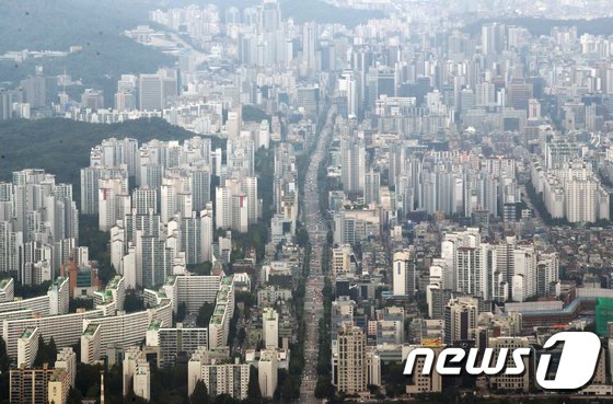 서울을 포함한 수도권의 주택 구매 심리가 대폭 꺾인 것으로 나타났다./사진=뉴스1