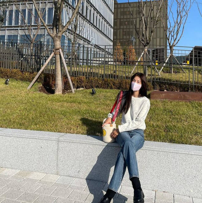 Actor Kim Sung-eun has traveled with children.Kim Sung-eun wrote on October 24 in his personal instagram, A short memory in Daejeon! It is so good that Onoma Hotel and Shinsegae Department Store are connected!I want to take a picture for a while because of studying history in the princess today. I want to enjoy this and that only in Daejeon. ~ ~ # Memories Dream # Dame Towaji In addition, through the story, Yoon Ha Jae Ha, play well in the house. I will study history with my brother. I love Taeha and two.In the public photos, Kim Sung-eun and Taeha, and children playing in the hotel swimming pool were included.Kim Sung-eun, who is busy studying Taehas history, added to his joy.This is a lack of sleep, really the best mother, said Kim Sung-eun, who replied, Yes, my mother is a problem.Meanwhile, Kim Sung-eun has two sons and one daughter after marrying Jung Jo-gook, a soccer player.