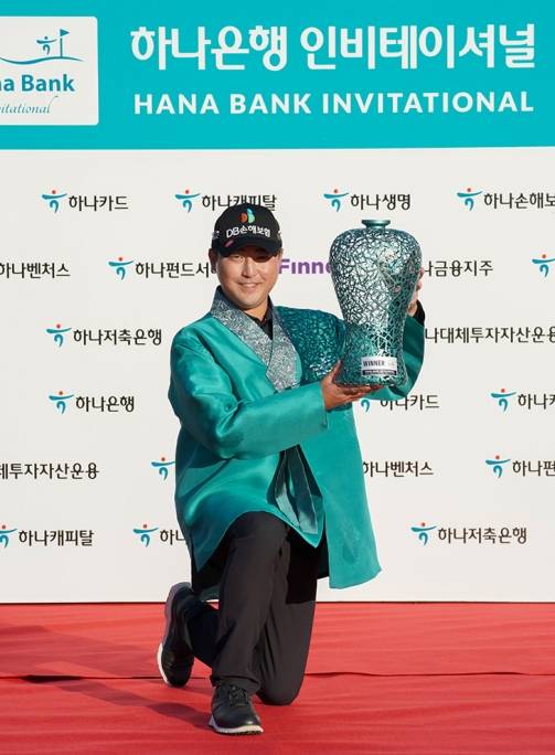 2021년 한국프로골프(KPGA) 코리안투어 하나은행 인비테이셔널 우승을 차지한 이태훈 프로. 사진제공=하나은행 인비테이셔널 대회본부