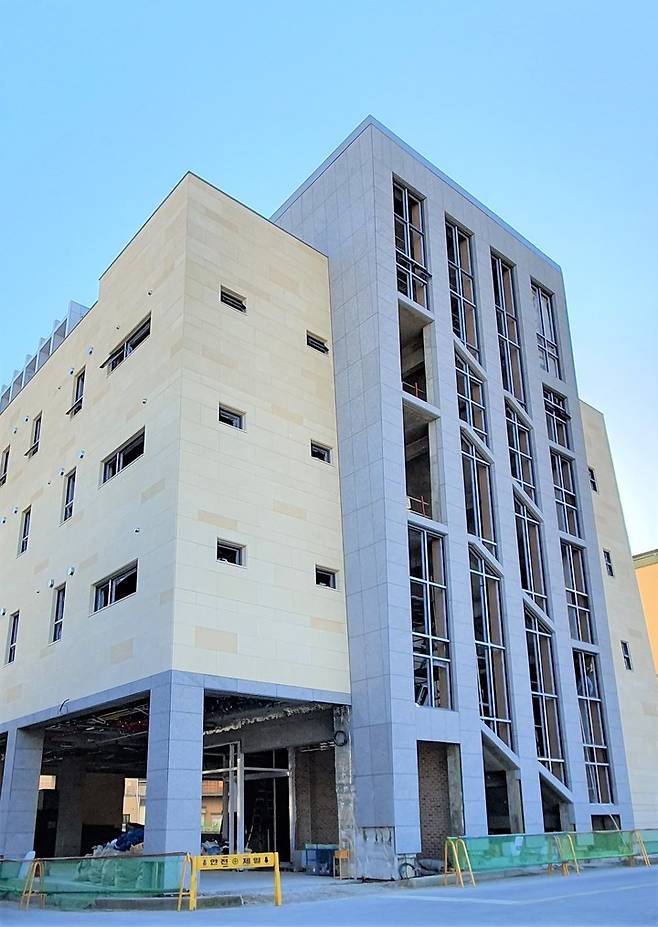 외관 드러낸 제천시민문화타워 *재판매 및 DB 금지