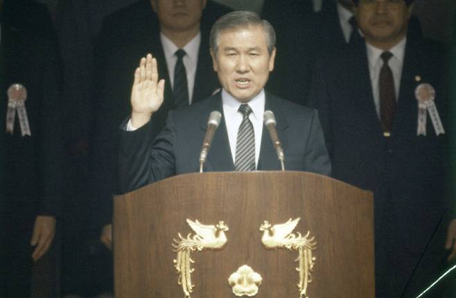 1988년 제13대 대통령 취임식에서 선서하는 모습. (사진= 연합뉴스)
