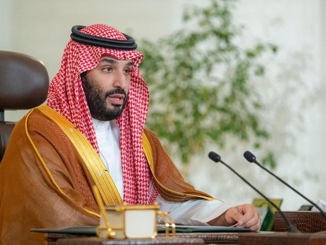 사우디아라비아 실권자인 무함마드 빈살만 왕세자가 23일 수도 리야드에서 열린 '사우디 그린 이니셔티브 포럼' 개막식에서 연설하고 있다. 리야드=로이터 연합뉴스