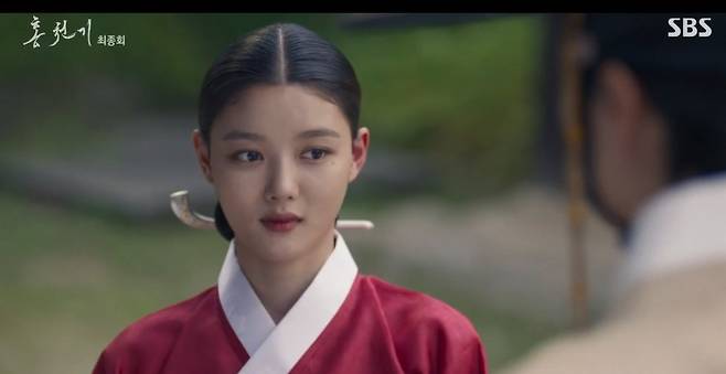 Kim Yoo-jung and Ahn Hyo-seop sealed Erlkönig and signed a hundred years.In the final episode of SBSs Time Hunggi broadcast on the 26th, Haram (Ahn Hyo-seop) and Timmy Hung (Kim Yoo-jung) were portrayed as the couples kite after the Erlkönig seal.Haram, who broke the rhythm ahead of the ceremony, finally faced Erlkönig, who asked Erlkönig, Is it no use trying to seal me? Haram asked, Are you afraid of being trapped again?Erlkönig laughed, saying, Your body is almost encroached on me.According to the Samshin and the car, this is the only chance to catch Erlkönig.The command was motivated to say, Dont stop it, but Samsin (Moon Sook) said, Even if you press Erlkönig today, the fight will continue endlessly.Its all up to the child to make a divine vessel.In the wake of the ceremony, Haram appeared, and the women warned, The author is not a housewife. It is Erlkönig.As he said, Erlkönig shouted My eyes and searched for Timmy Hung, but Timmy Hung calmly painted the worst situation.Even while losing sight by Erlkönig, he completed the use safely with the help of Hong Eun-oh (Choi Kwang-il).In addition to the sacrifice of the three gods, Timmy Hung and Lee Yul (Resonance Boone) succeeded in sealing Erlkönig.Haram, who left Erlkönig and opened his eyes with full self, went straight to Timmy Hung.Hugging Timmy Hung, who lost his eyesight, Haram asked, What happened to his eyes? Timmy Hung said, Do you see me? Do you see me?Im glad to hear it, she said, tearing her tears.I cant see it like I did when I first met it, Haram promised, Ill be responsible for my whole life.Five years later, Timmy Hung and Haram set up a family as a lifelong man.Ernkönigs liberation restored Timmy Hungs vision, and these young men had a son, Hajun.I am happy to see two happy people here. The interest rate, which was pointed out as a tax, is taking care of the affairs on behalf of Sungjo (Cho Sung-ha).After the Juhyang Daegun (Mr. Kwak Si-yang), who was looking for a fishing spot, heard the news while still trapped in the money department, saying, It would be hard to come out there.On this day, Lee Yul presented the flower pots and the certificate of the increase. The certificate of the increase was also a letter to the ancestors of the people who built the virtue.Then Haram, who took Timmy Hung to the radiant flower field, handed him the peach.Timmy Hung ended with an open ending, drawing romantic kisses and conflicts between interest and later.