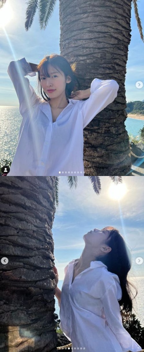OH MY GIRL Arin has revealed a clean current situation.Arin posted several photos on his Instagram account on Thursday afternoon.Inside the picture is a picture of him wearing a white shirt and taking a pose in front of a tree.Arin, who has a neat charm, boasted a lovely pretty.In another photo, he was seen taking a pose.With its deadly charm, Arin was full of innocent sexy.