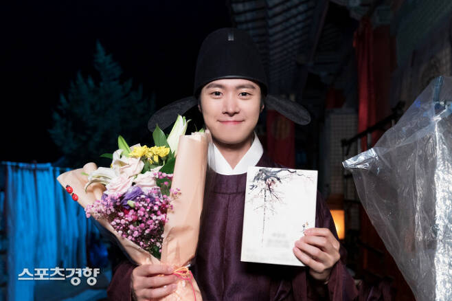 Actor Resonance delivered a full-length report on SBS Drama Time Hunggi, which ended on the 26th.The Time Hunggi is a glorious Top Model for me, Resonance said on the 27th through his agencys entertainment company, Ive seen director Jang Tae-yus historical drama since I was a child, and it was a great honor to be able to work together like this.We all worked together until the cold season got hot.When Timmy Hung was broadcasting after the pre-shoot, I saw the work from the standpoint of viewers, but I was sorry for it. He said that he was a person who made me feel the fun of Acting about the Sejo of Joseon Character. As the drama progresses, it looks bright on the outside, but it is necessary to have charisma as Sejo of Joseon, who hides loneliness.Resonance, who cited Timmy Hung as the most memorable scene, said, It was the first film with Kim Yoo-jung, and I was nervous because it was an important scene where Yangmyung Sejo of Joseon felt good to Timmy Hung.Resonance said, The Time Hunggi is likely to be remembered for a long time as it has been loved by viewers. I will be an actor who grows up as much as I feel sorry and sorry for every work.Resonance has become a positive and clear camping club in TVNs entertainment House 3 with wheels, which recently started broadcasting. Resonance is also responding well around.I hope you will love me a lot and look at me pretty, he said.QA of Resonance.- What is the report of the Time Hunggi?First of all, I am grateful to the viewers who loved Timmy Hung.It was the first time I saw the work after finishing the pre-shooting, but from the standpoint of the viewer, it was a pity as the end approached.From last year to this year, it is a work that everyone has worked hard and hard until the cold weather gets hot, and especially since the viewers love it a lot, it seems to be more memorable. What was it like to act on the Sejo of Joseon?Sejo of Joseon loves art, and he feels that he is a person who is gorgeous and bright on the outside, but is full of loneliness in the inside.As the Sejo of Joseon, who has no fault in his class and is well with everyone, became increasingly troubled, there were many moments when he had to show charisma as Sejo of Joseon.Expressing this change is the point that made you feel fun when you were acting.- What if there is a scene left in the most memory?The first meeting between Sejo of Joseon and Timmy Hung is the most memorable and favorite scene.(Laughing) It was also the first film with Kim Yoo-jung Actor, and I was nervous because it was an important scene where Yangmyung Sejo of Joseon felt a good feeling for Timmy Hung, but I filmed it in a comfortable and fun atmosphere. - How was the scene atmosphere and breathing with peer actors such as Kim Yoo-jung, Ahn Hyo-seop, and Kwak Si-yang?Everyone was as comfortable and comfortable as Id done a few times, despite the first time I met them through the Timmy Hung.I spent a lot of time with him before the shooting, so I think I was able to work more comfortably when shooting. - What kind of work does Timmy Hung seem to remain to Resonance?Ive loved and enjoyed the historical drama genre since I was a kid.Especially, it was a great honor for me to be able to work together through Time Hunggi because I grew up watching the historical drama of director Jang Tae-yu.And it was Top Model that could show various aspects through the character Sejo of Joseon.Timmy Hung is a glorious Top Model for me.- Now, Im meeting viewers with entertainment, not Drama. TVNs House with Wheels 3 is the number one audience rating throughout the entire season.Thank you, and thank you, and I didnt really feel it, but you captured the article from around and sent it to me, and Mr. Sung Dong-il called to congratulate me.I feel so good and happy, and I hope youll look pretty in the future.- How is your breathing with Sung Dong-il and Kim Hee-won in Run House 3?I love breathing, and Im so happy that you like me and are comfortable with me that I sometimes forget that I have a camera.- What if I give my last greeting to viewers who loved Time Hunggi and Yangmyung Sejo of Joseon?I would like to thank all those who watched and loved Time Hunggi to the end, and I also love you.I feel sorry and sorry for the end of the work, and I will continue to grow and mature, and I will continue to greet you with good acting and good work.Finally, I hope you love The Wheeled House 3 a lot. (Laughs)