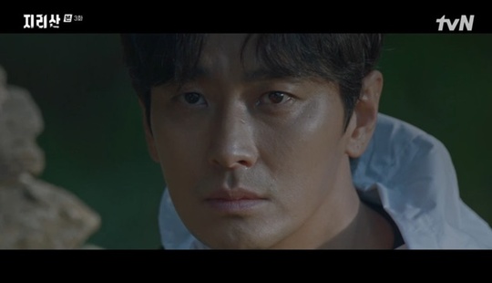 Ju Ji-hoon knew the existence of Killer, who continues to kill people in Jirisan.On the TVN Saturday, which was broadcast on October 30th, in the third episode of TVN Jirisan (playplayed by Kim Eun-hee/directed by Lee Eung-bok Park So-hyun), Jang hyunjo (Ju Ji-hoon) noticed the existence of Jirisan Killer.Seoigang (Jeon Ji-hyun) found a yellow ribbon that gang hyun said in a desk drawer of Cho Dae-jin (Seong Dong-il).gang hyun had just spoken about the yellow ribbon that confused the hikers, and while Cho Dae-jin was returning to the thawing mill, the Seoi River narrowly hid the yellow ribbon back in the drawer.In the meantime, Idawon (Gongminsi) left the location of the thawing branch as a sign that Gang hunjo can recognize as directed by the Seoi River.There was an unidentified person right in front of Lee Dae-won, but Lee Da-won turned around without seeing him.However, he saw the mark left by Lee Dae-won and looked at the thawing branch and said, Lee Gang-sun, revealing that he is a vegetative state.Subsequently 2018Time went back to time.Seoi River and gang hyun cracked down on those who did Shinnarimgut in Jirisan Baektogol, and in the process, gang hyun heard a meaningful warning that I will live in the mountains even if I die.Seoi River drank sweet potato makgeolli for the sake of the problem, and told gang hyun why he became a Ranger.A golden Grandmas Boy disappeared from the mountain, and the Seoi River and the gang hyun went out late at night to face a group of Soldiers who were Marching.Choi said, Is not it you?Ahn Il-byeong testified that he witnessed the backpack of Grandmas Boy, and Seoi River and gang hyun found the Grandmas Boy, but Grandmas Boy was already dead.gang hyun told the Seoi River, This is the second time to see a dead man in Jirisan.I was the most beloved friend, but I died lonely in the mountains because of my greed. People are dying in Jirisan, said Seoi River, who began to believe in the words of gang hyun, saying, I believed in the world when I was a child of the Seven Wonders. In the meantime, the disease disappeared and the gang hyun found a yogurt empty bottle that he had seen in hallucinations.Anilbyeong disappeared from the entrance of the extreme forest, and Anilbyeong was rescued safely thanks to the warning of the fantastic wandering of the Seoi River.Ahn Il-byeong hid about yogurt, but when Gang hunjo went to visit separately, he said that he had been hallucinating about food poisoning after drinking yogurt given by a hiker who found Grandmas Boys backpack.