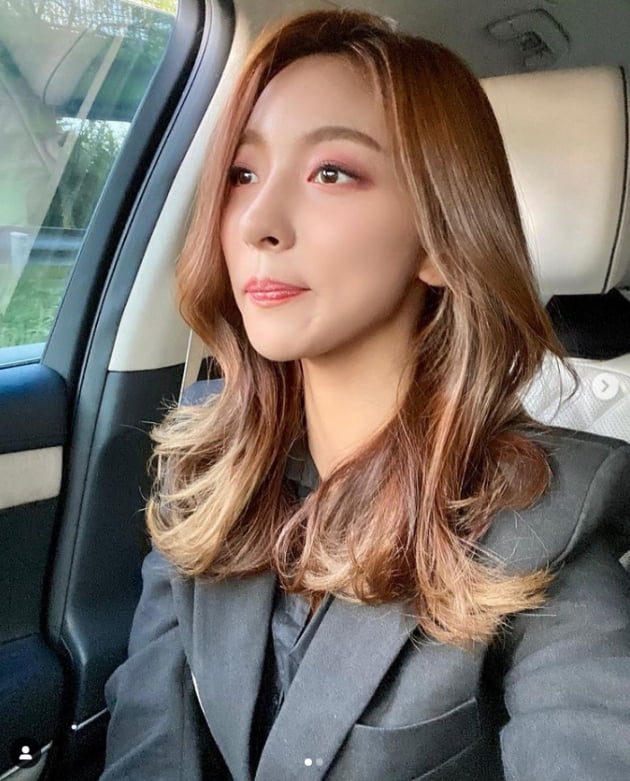 Musical actor Luna from the group F-X told her daily life.Luna posted a picture on her Instagram on the 1st.In the open photo, Luna is staring at a distant place.On the other hand, Luna released Ban Yein OST Flower Day in August last year, and appeared in life time channel Beauty Time and musical Days of the Day.Photo: Luna SNS