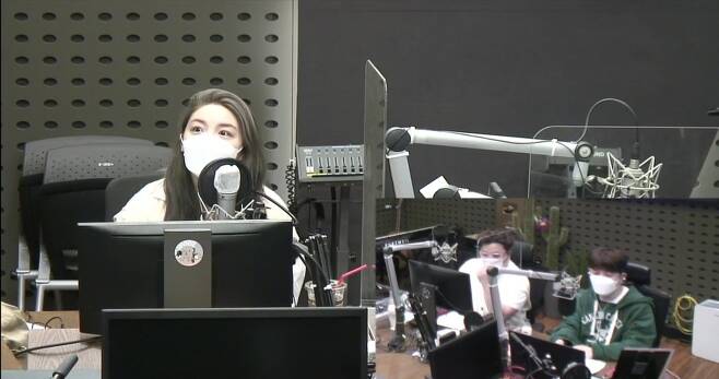 Singer Ailee thanked label chief Ravi for her performance.On November 2, KBS Cool FM Yoon Jung Soo, Mr Radio of Nanchang Hee appeared as a guest and showed off his duties.DJ Nanchang Hee said, I moved to my own label made by Mr. Ravi, and did you two have a relationship?Ailee said, I knew Ravi and I have known him for a long time. I was alike in my debut and I was greeting him from the past.When I was running a company alone, Ravi was running a company alone, and I shared hard things with each other and said that I was hard every day. Ailee said, I could not share both artist and management. I had to give up one of them, but I had to play as a player.Then Ravi said, Lets just play music that my sister wants to sing now, so thankful that tears flowed, she confided.Regarding the album work with Ravi, Ailee said, It is always good to work with Ravi.I am worried about whether it is good or good because it is just my sister, but I always have a lot of fun because I always help you to take care of it so well and work well. Currently, Ailee is a member of label The Live, founded by Ravi.
