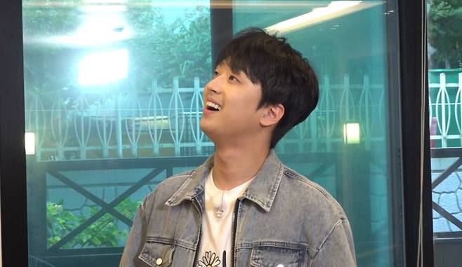 Singer Lee Chan One sings a celebration on the spot for the pre-married couple The Client and shows off his luxury voice.In MBC Where is My Home (directed by Lee Min-hee / hereinafter Homes), which will be broadcast on the 7th, actors Park Hyo-joo, Yang Se-hyeong, and singer Lee Chan One and Boom will start to search for sale respectively.On this day, a pre-married couple who loves stars appears as The Client.Those who are about to marry say that they have grown love while going to see stars during their love period and are looking for a newlywed house near the stars where they can see stars.The area was hoped for a comfortable part-structured house in the Seoul area within 3 ~ 40 minutes by public transportation from Gwanghwamun Station, where the prospective brides job is located.In addition, I hoped for an open view and outdoor space to see the stars, and the budget said that if the charter is 7 ~ 800 million One, it can be up to 1 million One Monthly Rent as a half-charter.Singer Lee Chan One and Boom, who were co-ordinated by Duck Team, introduce the Apartment sale of Mapo District constant copper.It is said that Han River One is nearby in the double station area with Susu Station and Gwangheungchang Station within 5 minutes walk.Before the introduction of the sale, Boom is expected to say, It is the best of the Han River views in Homes.Beyond the living room token, Han River view and Bamseom view, Lee Chan One imagines Noel and night view and calls Noel s proposal.He is said to have called for a celebration for the pre-married couple.Meanwhile, Lee Chan One, who saw The Kitchen in a polygonal form, says the shape of a baseball field comes to mind.Known as a hot-blooded baseball fan, he turned from instant to baseball caster and relayed the Kitchen everywhere.It is the back door that both the cody praised his knowledge and uncompromising deeds.The two then head to Dangsan-dong, Yeongdeungpo-gu.It is said that it completed the remodeling in 2020 with the Apartment sale with the overpass directly connected to Han River One within a minutes walk.Boom, who discovered the wall hanger of the dress room, introduces this place as miss A zone and choreographs Hershey.Jang Dong-min said, It is not surprising to dance now.In the team, actors Park Hyo-joo and Yang Se-hyeong will go to Seongdong-gu.It is a place where there is a reading hall in the vicinity of the reading hall and the Palgakjeong in Eungbongsan.In addition, the face-to-face The Kitchen, which has been renovated and expanded, reminds me of the cooking studio and bought everyones envy.This week, the wave wave also digs into the Pangyo cat house at the home surfing corner, which is expected to show its unique structure, light design and the essence of Black & Wood Interiors.The search for a newlywed house for a star-loving prospective couple will be unveiled at MBC Where is My Home at 10:40 pm on the 7th.