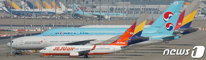 인천국제공항 계류장의 여객기들.. 2021.3.8/뉴스1 © News1 안은나 기자