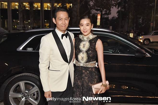 Actor Lee Jung-jae attended the official ceremony with lover Im Se-ryung.Lee Jung-jae attended the LACMA Art + Film Gala Rizzatto at the United States of Americas LA County Museum of Art on November 6.LACMA Art + Film Gala Rizzatto, which was held since 2011, is an event to honor the footsteps of those who have been promoting the development of contemporary art and visual arts.Director Hwang Dong-hyuk, Lee Jung-jae, Park Hae-soo, Lee Byung-hun, Kang Dong-won and Jung Woo-sung attended the Netflix series squid game which caused worldwide syndrome.In particular, Lee Jung-jae attended with his lover group Im Se-ryung Vice Chairman.Lee Jung-jae, Im Se-ryung couple are in public for 7 years after admitting that they are lovers in January 2015.