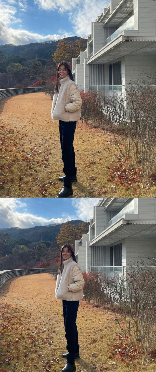 Actor Kim Sung-eun left his mother and his mother on a trip.Kim Sung-eun said on his personal instagram on the 10th, Today is the day I heal with my mother! Is it the first time I have traveled with my mother without children?!I will go more in the future  and posted several photos.Kim Sung-eun, in the public photo, is making a look of excitement on his trip with his mother-in-law. The background of the blue sky, mountains and luxurious accommodation is impressive.In particular, Kim Sung-eun said, Thank you, groom.Haha Brother and Sister, he added, and thanked Jung Jo-gook for taking charge of raising Sam Brother and Sister so that he could travel with his mother.Meanwhile, Kim Sung-eun is married to Jung Jo-gook, a soccer player, in 2009, and has two sons and one daughter.Kim Sung-eun SNS