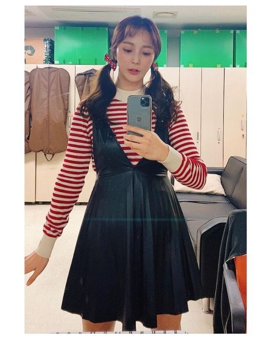 Broadcaster Ahn Hye-Kyung has digested the style of Hair, which looks young.Ahn Hye-Kyung posted an article on his instagram on the 11th, Today is the Amazon shooting day and several photos.The photo shows Ahn Hye-Kyung, who is checking styling ahead of the program shooting.In a red-colored Strafier T-shirt and blue skirt, Ahn Hye-Kyung raised the index during the day with a bifurcated head.Although Ahn Hye-Kyung, who is tall, has a cute charm with his head, and he has a former weather goddess aspect, digesting his young hair style.On the other hand, Ahn Hye-Kyung is appearing on SBS Shooting Girls.