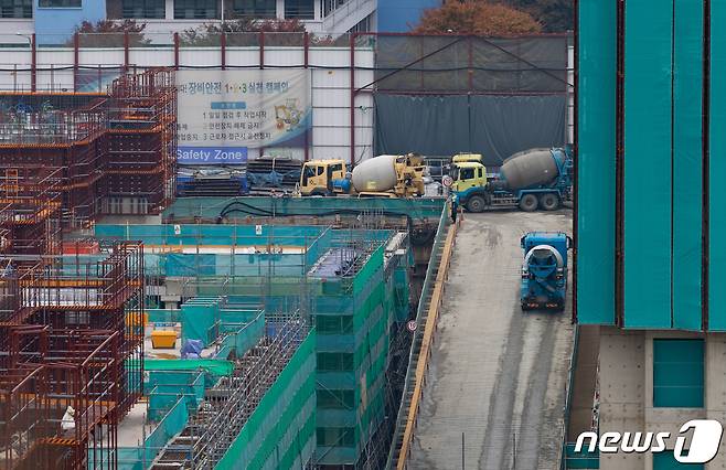 서울의 한 아파트 건설현장(사진은 기사 내용과 무관함) / 뉴스1 © News1
