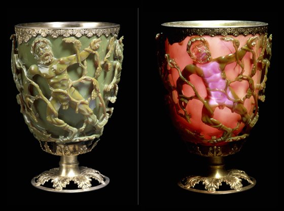 나노기술은 오래된 과거로 거슬러 올라간다. 4세기 경에 제조됐다는 리쿠르고스 컵에는 유리에 금·은 나노입자가 들어 있어 빛의 각도에 따라 색깔이 변한다. [사진 대영박물관]