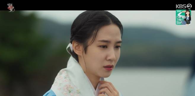 The Kings Affaction Park Eun-bin revealed the secret that has been hidden for a long time to RO WOON.On KBS 2TV The Kings Affaction broadcast on the 16th, a picture of Jung Ji-woon (RO WOON), who is surprised by the truth of Park Eun-bin, was drawn.Early on, Hyejong (Lee Pil-mo) knew that Yi Hui was the twin of Seson and GLOW.What did you pretend to not know? Hyejong asked, Do you blame me?Ive imagined this day for a long time, and I was afraid of what would happen if Abama knew. I never resented Abama as a tax collector.But I was resentful as a person born in this palace, because I was also an ordinary child who wanted to be loved by my parents. Lee said, If I can go back to the day I was born, will you make the same choice? Hyejong tried to hide his tears and said, Leave your life and live your life.Lee said, I have never lived my life before, and if this is the will of Abamama, I will accept it.On this day, Jung Ji-woon found him at a step, knowing that there was a movement to abolish Yi Hui in the palace.I will never leave it alone again, and I will keep it.They kissed each other, but Yi said, I wish the librarian was happy, like he told me to be happy every day.That is my last request for the librarian. On this day, Hyejong deposed him for the happiness of Yi Hui and attached a escort warrior. He read the letter of Hye Jongs heartfelt heart and shed tears.Lee tried to leave Hanyang after releasing the battle, but soon he was in crisis. Jung Ji-woon, who rescued Lee, misunderstood that he was wearing a GLOW hanbok.Lee said, I have not told the librarian. However, when I was about to reveal the truth, Jung Seok-jo (Bae Soo-bin) appeared and the situation spread to the chase.In the process, Yi Hui was seriously injured by an arrow.Lee, who was unconscious, grabbed Jung Woons hand to save the herb and appealed, Do not go.Jung Ji-woon, who had saved the herb after leaving such a hi-hui for a while, encouraged him to say, You should not lose your mind.Lee showed GLOWs body by unravelling his clothes, and then the appearance of Jung Ji-woon, who was surprised to know the truth of Lee Hui, made the end of the drama and raised questions about the development.
