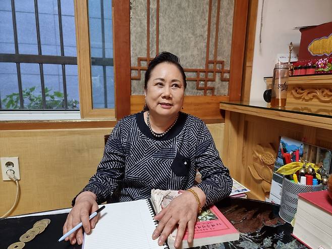 이분임씨는 평범한 옷차림을 하고 있어 얼핏 봐서는 무속인 느낌이 나지 않았다. /최원우 기자