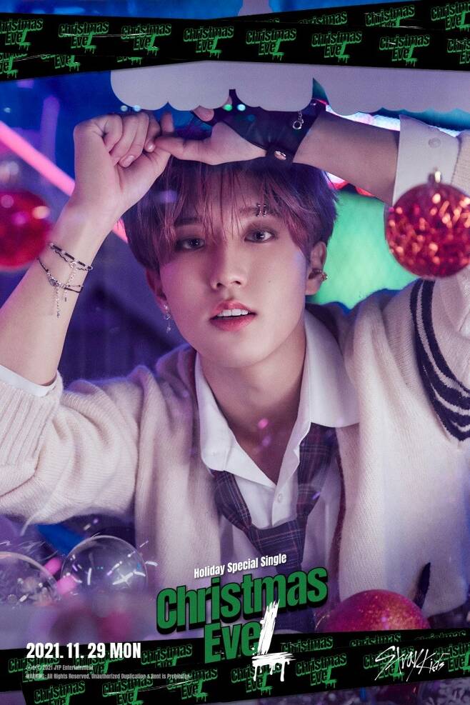 Stray Kids has heralded a different season song.JYP Entertainment released a personal image of the special single Christmas EveL on the official SNS channel on the 18th.This time, Han, Felix, Seungmin, and Ayen were the main characters. Christmas atmosphere was outstanding. Members showed visuals in colorful tree objects.Stray Kids will release the Holiday Special Single Christmas Evil at 6 pm on the 29th.Alvin and the Chipmunks of Christmas: The Road Chip is the theme.I kept my promise with Stay (Fandum Name). Stray Kids predicted a season song in the Step Out 2021 video posted on January 1.Christmas Evil is a surprise gift to repay the fans big support, the official said.