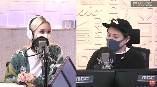 Singer Jeon So-mi thanked Trot Singer Jung Dong-won, who named himself an ideal type.On the afternoon of the 18th, MBC FM4U radio Noon Hope Song Kim Shin Young appeared on the first regular album XOXO and appeared on Jeon So-mi.Jeon So-mi replied, The fans informed me to a listeners question, Do you know that Jung Dong-won, the younger brother of the nation, chose it as an ideal type?I have a video that introduces ideal type as a hint. Im blonde. She explains that shes dancing. I wanted to be me.It seems to be the first time that I have been selected as an ideal type of person. Jeon So-mi also said, I am very grateful for the idea type for the first time that I will be young.I am watching well, he said, attracting attention by posting a video letter to Jung Dong-won.