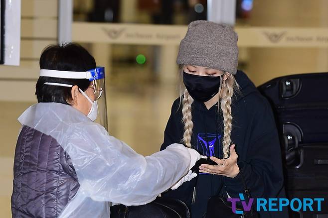 The group Black Pink Rosé arrived in LA on the morning of the 18th through the Incheon International Airport.