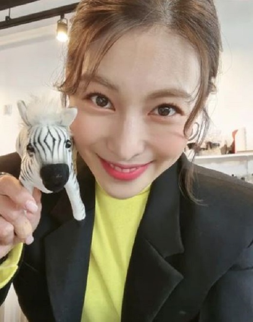 Actor Kim Jung-hwa, who spoke about the depression, announced the current situation with positive words.Kim Jung-hwa posted a picture on her Instagram story on Tuesday and wrote: Lets love me!Kim Jung-hwa in the photo beamed, bringing the doll close to her face, with her signature cool features and lovely smile thrilling her fanciness.Kim Jung-hwa appeared on the comprehensive channel channel A Oh Eun Youngs Golden Counseling Center on the 19th, and said that he had suffered depression by conveying his sick family history.Meanwhile, Kim Jung-hwa married CCM singer Yoo Eun-sung in 2013 and has two sons.