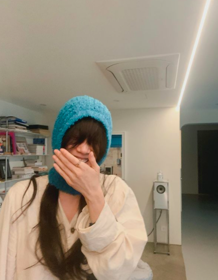 Actor Jung Ryeo-won also digested fashion items that were not easy.Jung Ryeo-won said on his Instagram on the 21st, No, I came to play suddenly and why do you put this hat on?You are so funny, he said, referring to his best friend, singer and actor Kim Soy.The photos released together show Jung Ryeo-won wearing a turquoise-colored hat that Kim Soy appears to have been covered.Even though it has become a hairstyle like water seaweed, it does not lose its unique atmosphere.Kim Soy commented, My sister is so pretty # Advertising # My money, and Jung Ryeo-won laughed at the comment Among Asson Line.Meanwhile, Jung Ryeo-won appeared on JTBC Drama Inspection Civil War which ended in February 2020 and is currently reviewing his next work.Jung Ryeo-won SNS