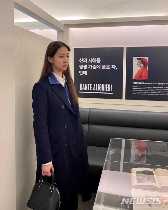 On the 21st, Actor Dasom posted several photos on his official Instagram account with the phrase I found a huge place.In the open photo, Dasom reads a book or sees an exhibit in the Shocking. In addition, Dasom appeared in a neat attire that matches the book, capturing the attention of fans.Fans thanked Dasom for sharing his daily life with comments such as I am a good female businessman and My more mature Actor.On the other hand, Dasom showed a perfect performance in the JTBC drama We Did Love in 2020, playing the role of top Actor Jua Lin.