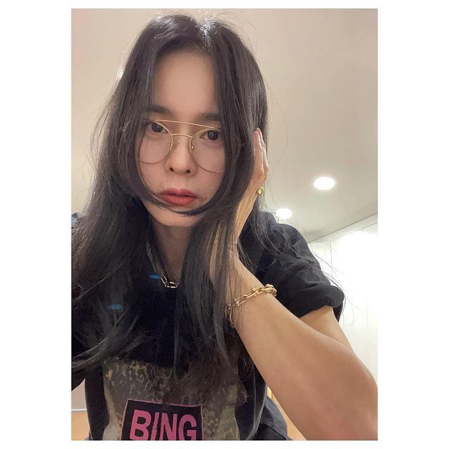 Actor Jung Hye-young has reported a depressing recent situation.On the 23rd, Jung Hye-young posted several photos on his personal instagram with an article entitled 1.2 was very good ...Jung Hye-young in the public photos is looking at the camera casually with glasses.The beauty of Jung Hye-young, who is incredibly simple but innocent at the age of 49, attracts attention.The fans who saw this responded such as I have never seen such beautiful presbyopia glasses, I am pretty at all, I am a silvery atmosphere.On the other hand, Jung Hye-young has four children with singer Sean in 2004 and marriage.iMBC  Photo Source Jung Hye-young Instagram